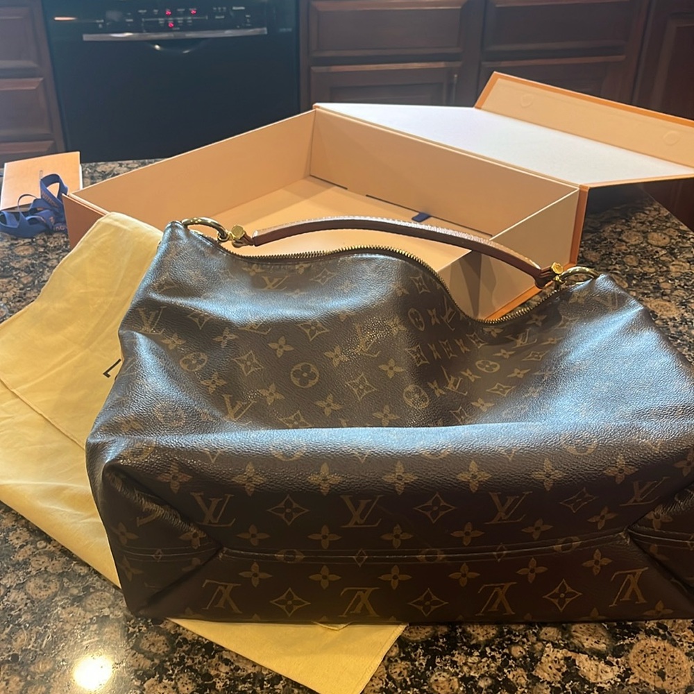 Louis Vuitton Hobo Bag Sully PM. This bag is rare and discontinued.